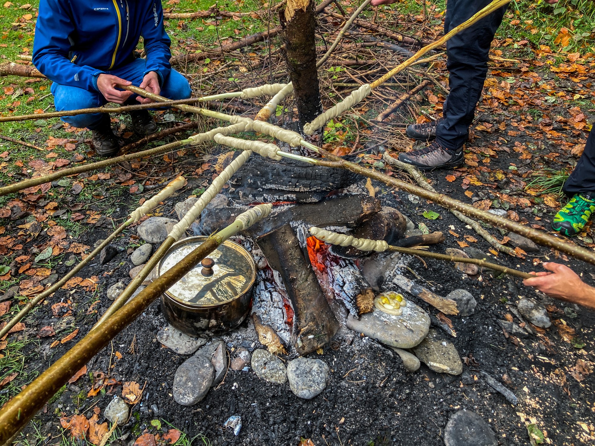 Stockbrot am Lagerfeuer